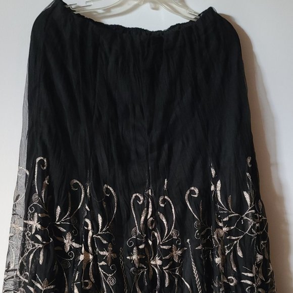 Stunning Black skirt with gorgeous gold embellished embroidery - Picture 1 of 3